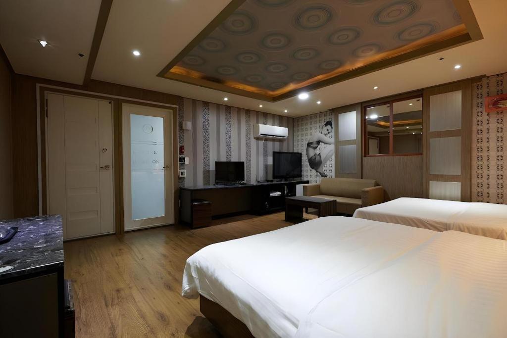 Hotel Head-One Uijeongbu Eksteriør billede